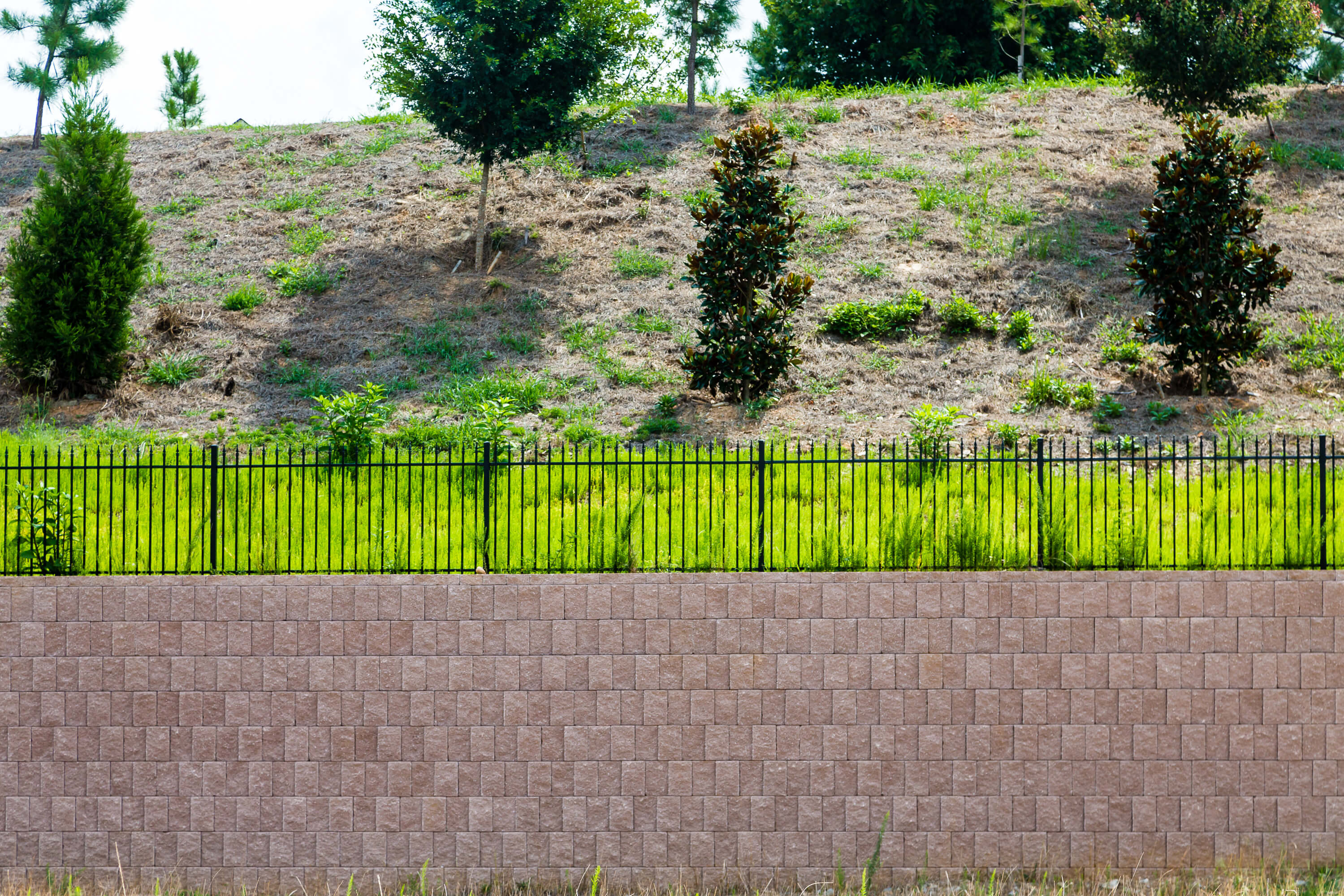 Concrete retaining wall