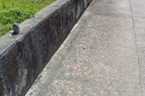what is a concrete retaining wall